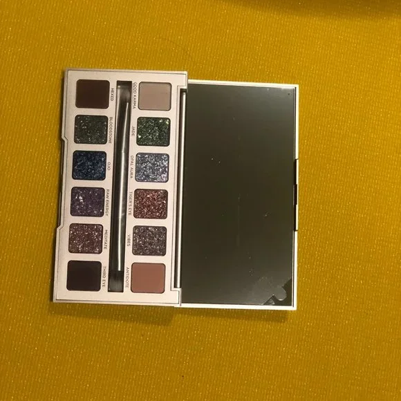 Urban Decay Eyeshadow palette - Picture 3 of 3